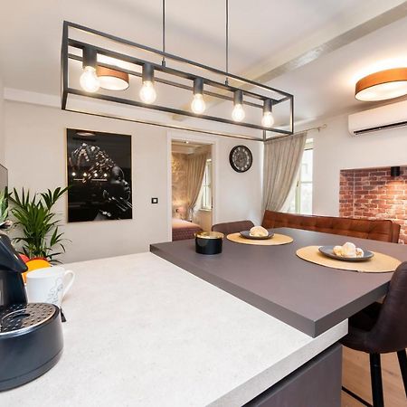 Dc II Downtown Apartment Ровин Екстериор снимка
