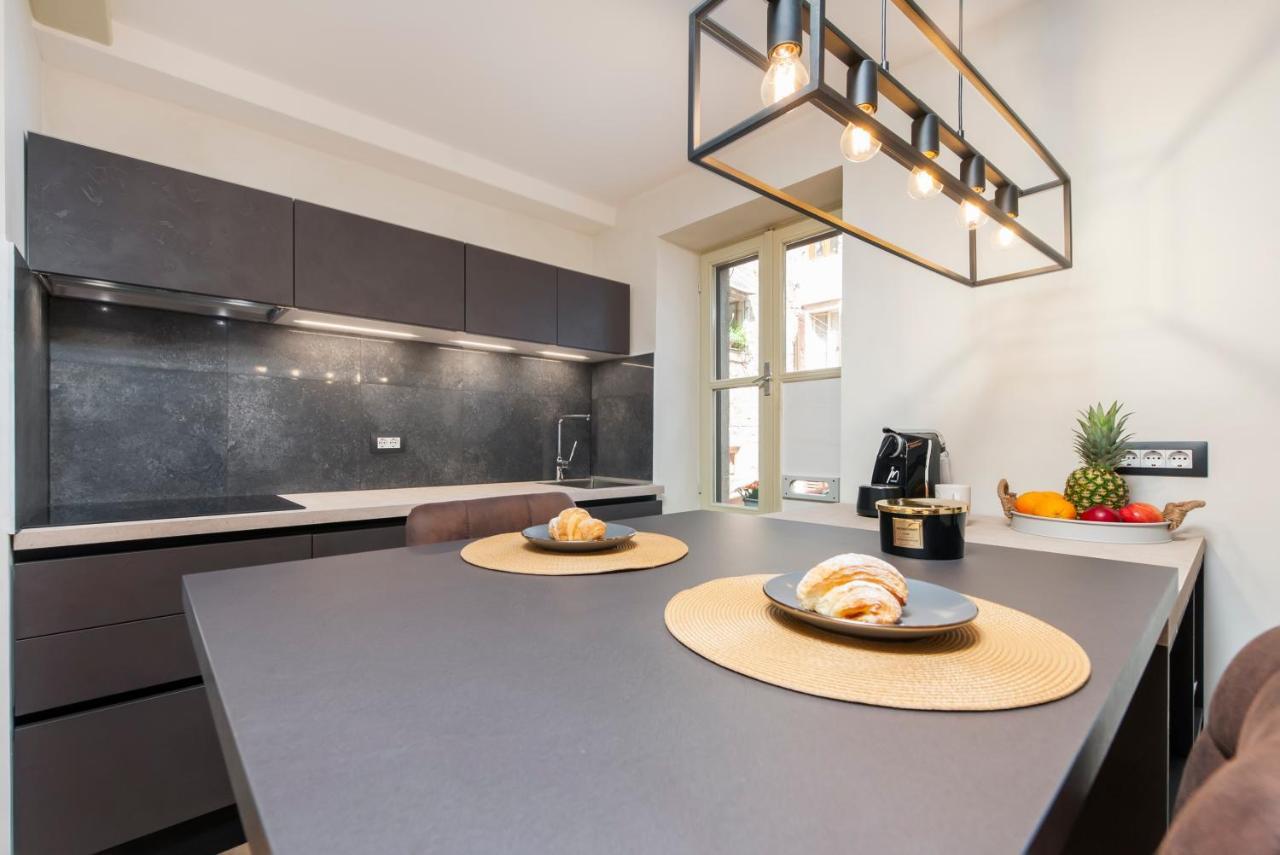 Dc II Downtown Apartment Ровин Екстериор снимка