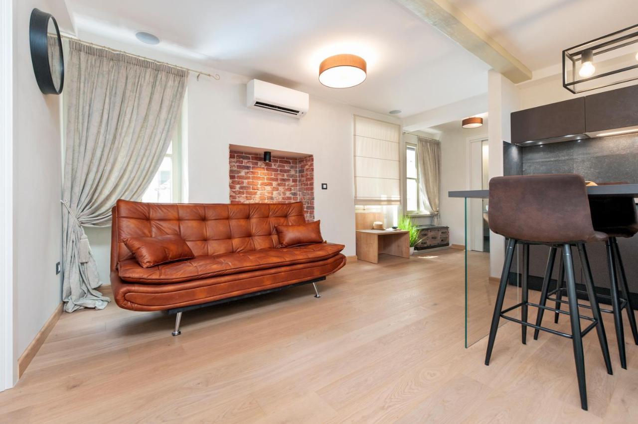Dc II Downtown Apartment Ровин Екстериор снимка