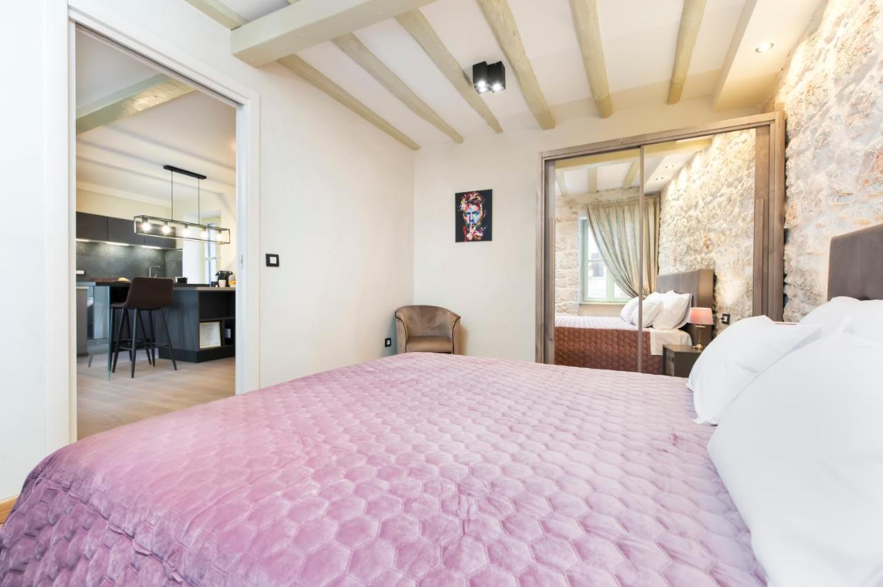 Dc II Downtown Apartment Ровин Екстериор снимка