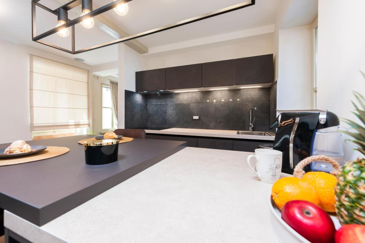 Dc II Downtown Apartment Ровин Екстериор снимка