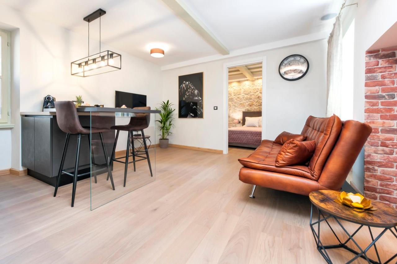 Dc II Downtown Apartment Ровин Екстериор снимка