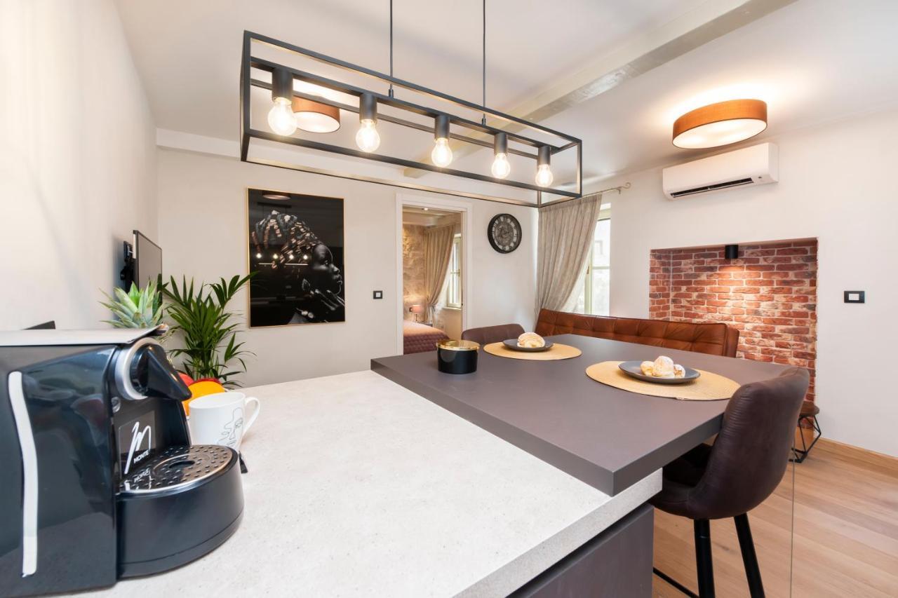 Dc II Downtown Apartment Ровин Екстериор снимка
