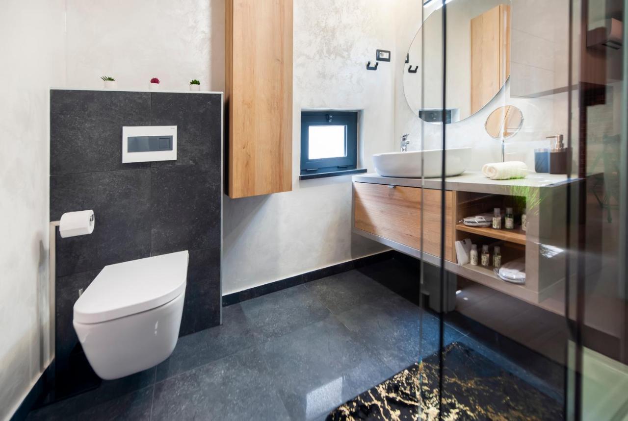 Dc II Downtown Apartment Ровин Екстериор снимка