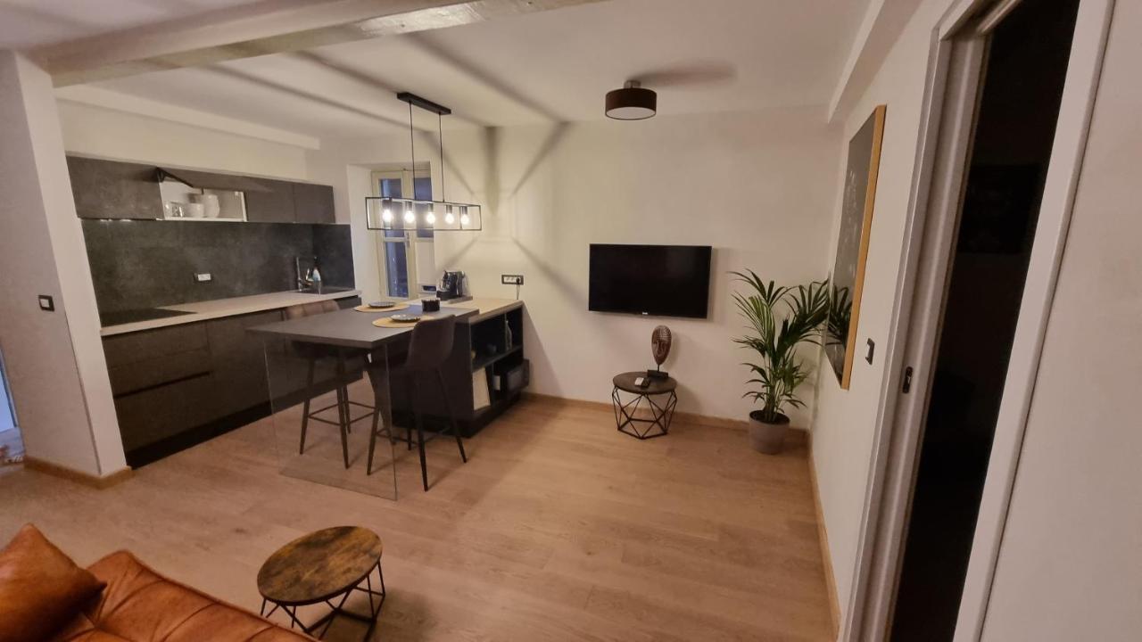 Dc II Downtown Apartment Ровин Екстериор снимка