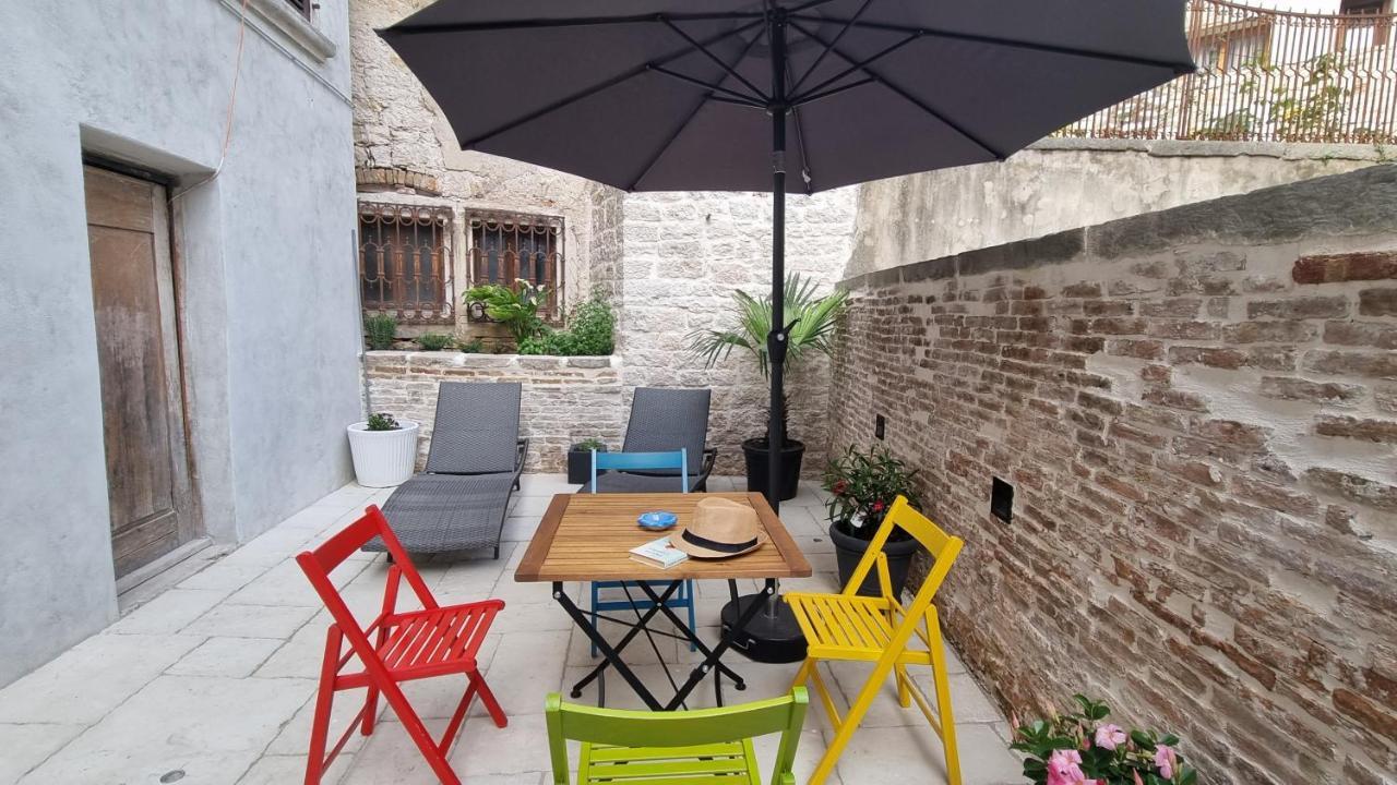 Dc II Downtown Apartment Ровин Екстериор снимка