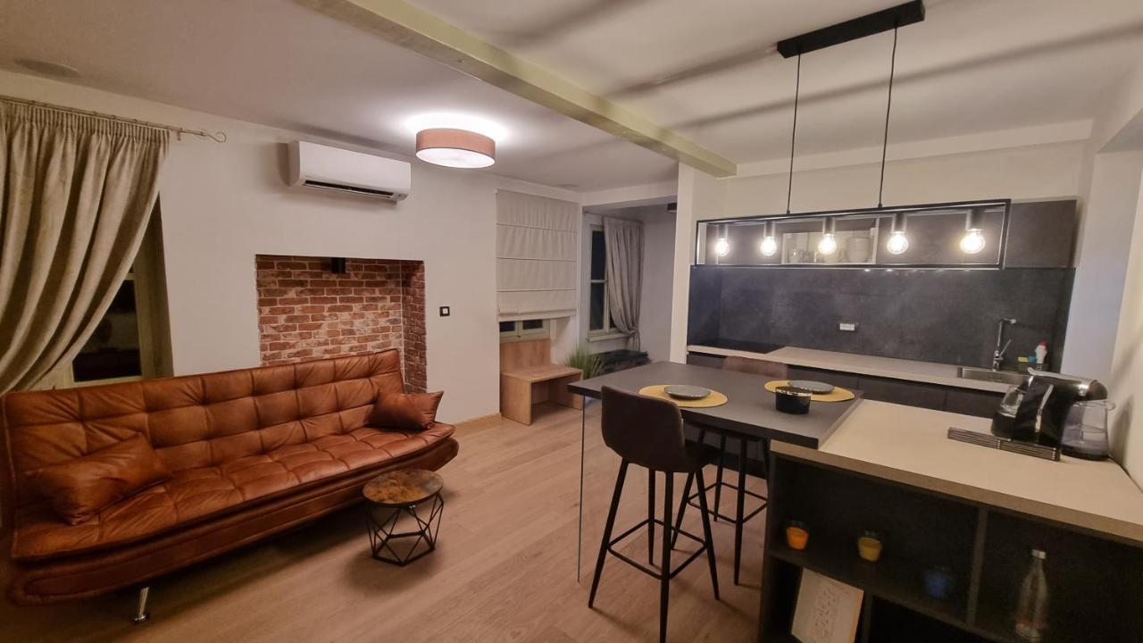 Dc II Downtown Apartment Ровин Екстериор снимка